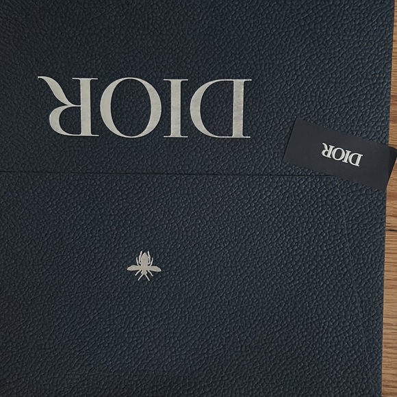 This is a Dior envelope empty - Picture 2 of 3